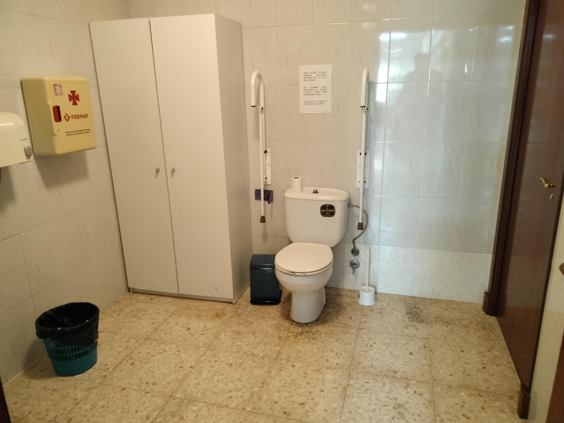 SE VENDE LOCAL COMERCIAL EN PUERTO REAL , ZONA BARRIADA 512