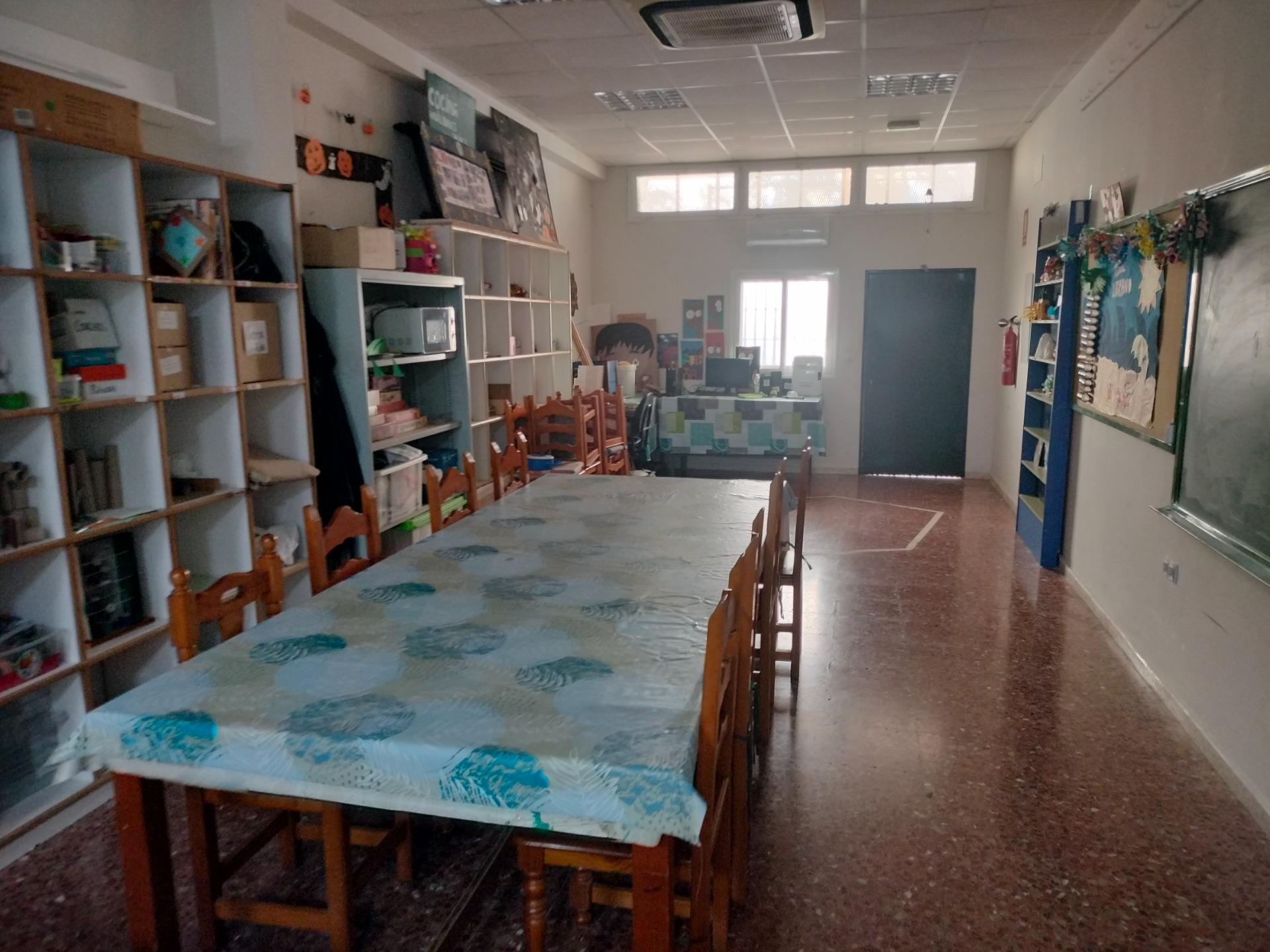 SE VENDE LOCAL COMERCIAL EN PUERTO REAL , ZONA BARRIADA 512